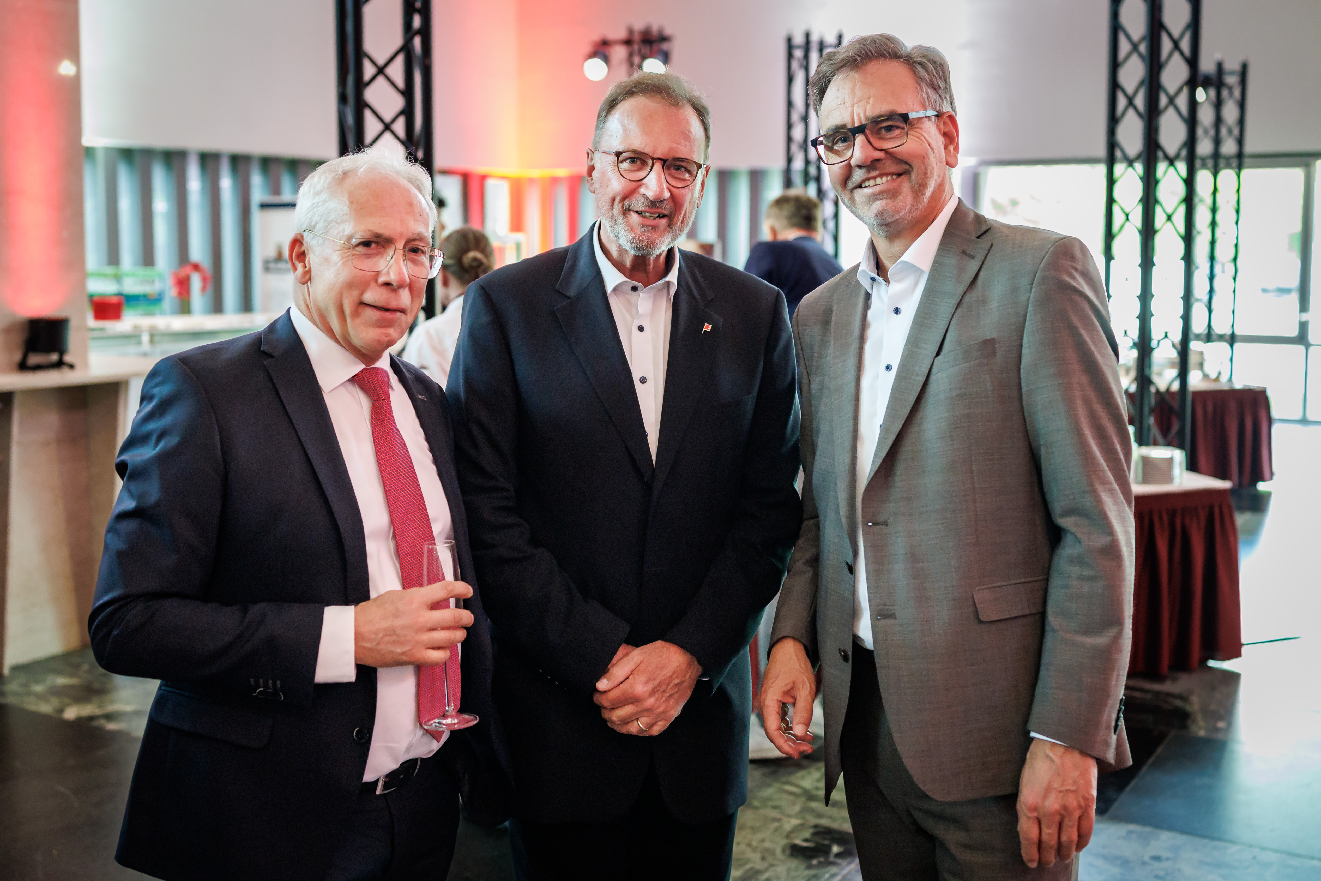 Klaus Dieter Hepp, stellv. Verbandsgeschäftsführer des SVBW, Joachim Walter, Präsident des Landkreistags Baden-Württemberg und Stefan Siebert, Vorstandsvorsitzender der LBS Süd