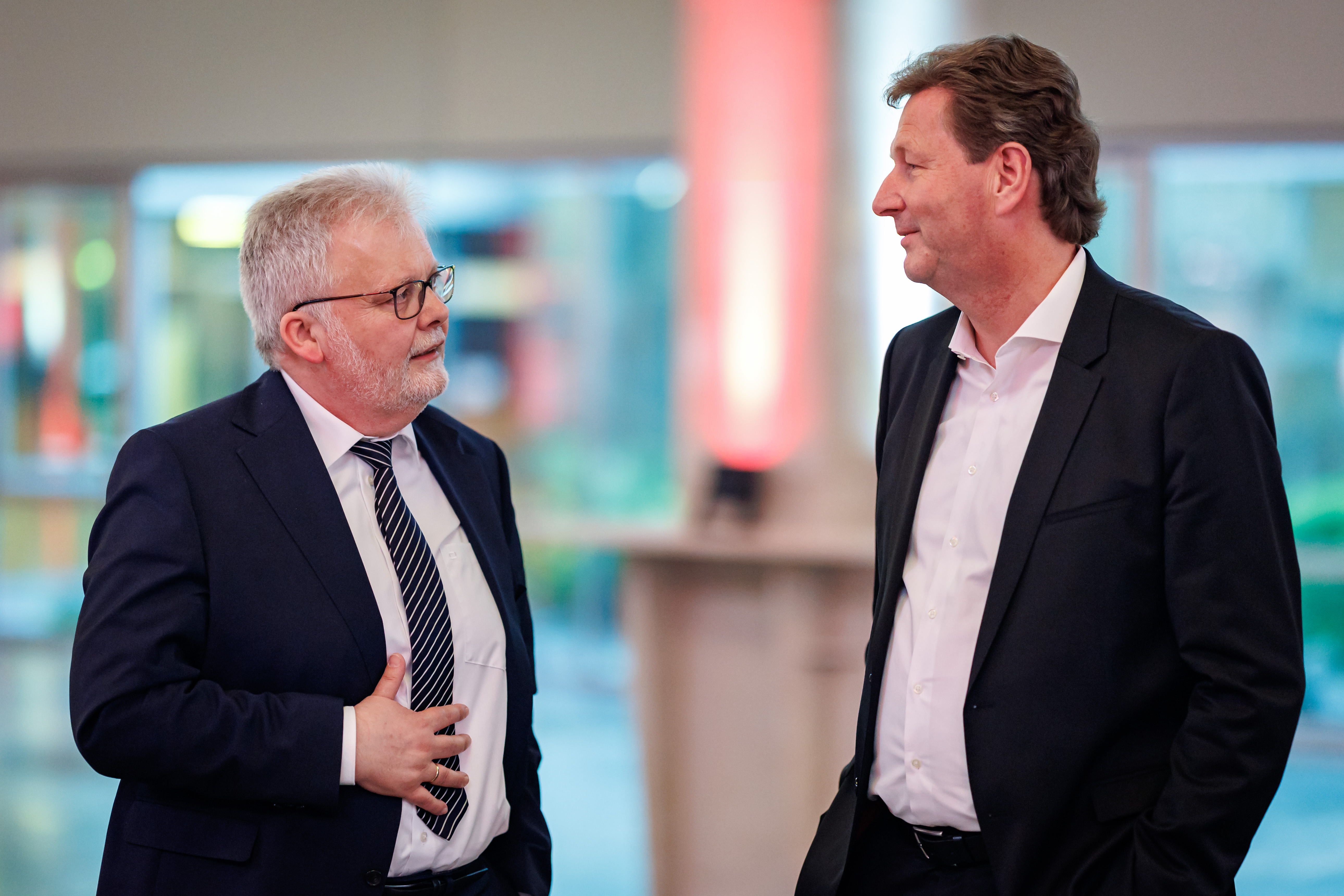Reiner Arens, Vorstandsvorsitzender der Sparkasse Heidelberg, und Ralf Peter Beitner, Vorstandsvorsitzender der Sparkasse Heilbronn.