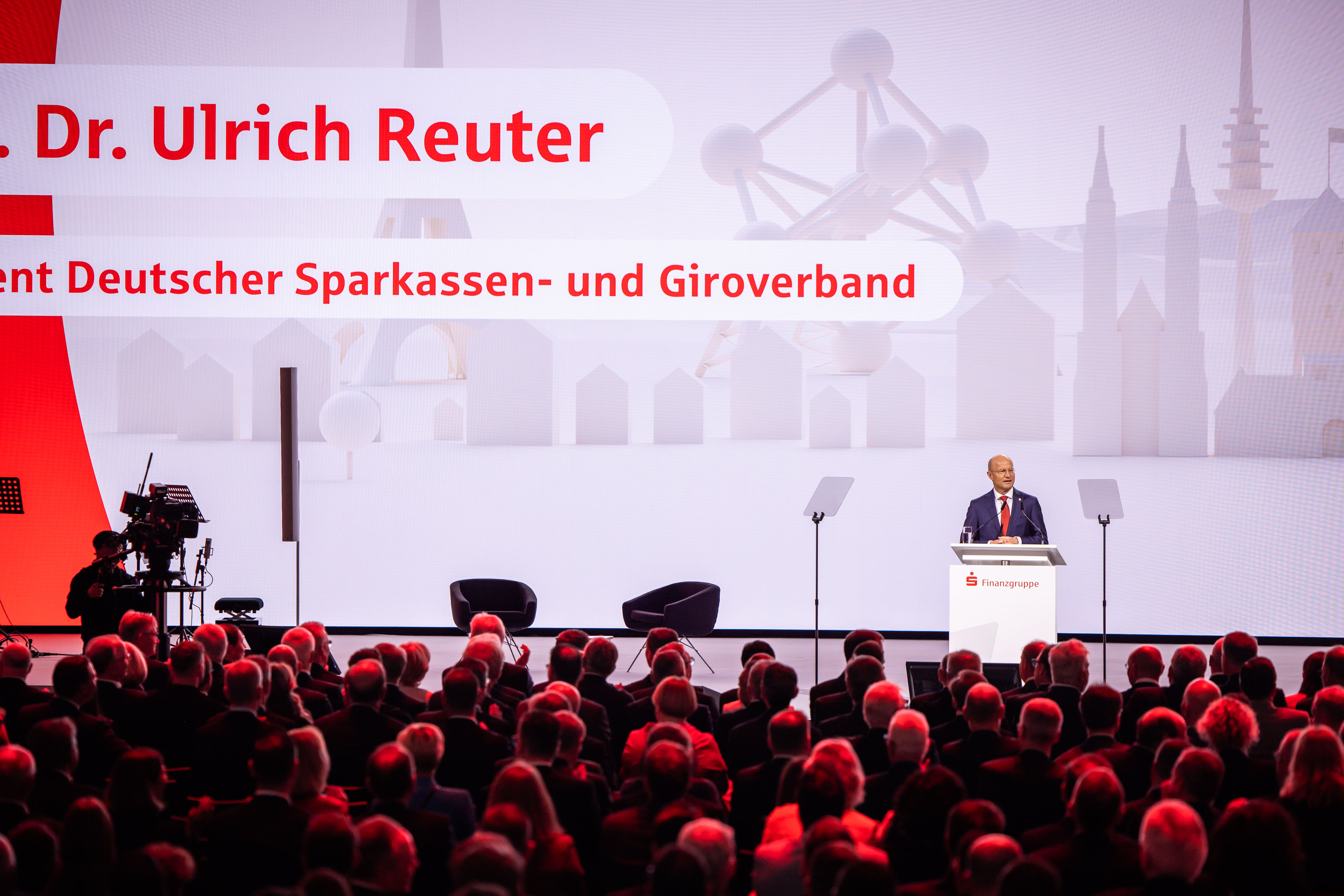 Prof. Dr. Ulrich Reuter, Präsident des DSGV, begrüßt die Gäste in der Messe Nürnberg.